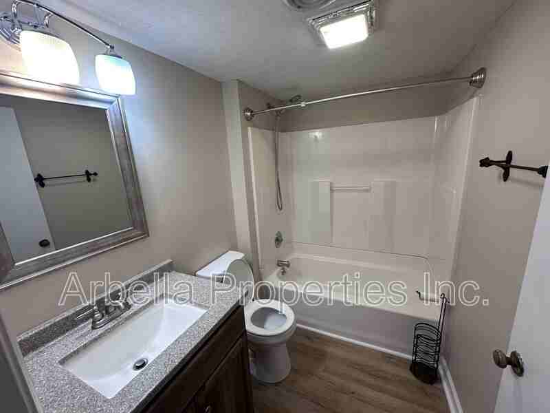 103 S Beech St #8 - Photo 6 of 10