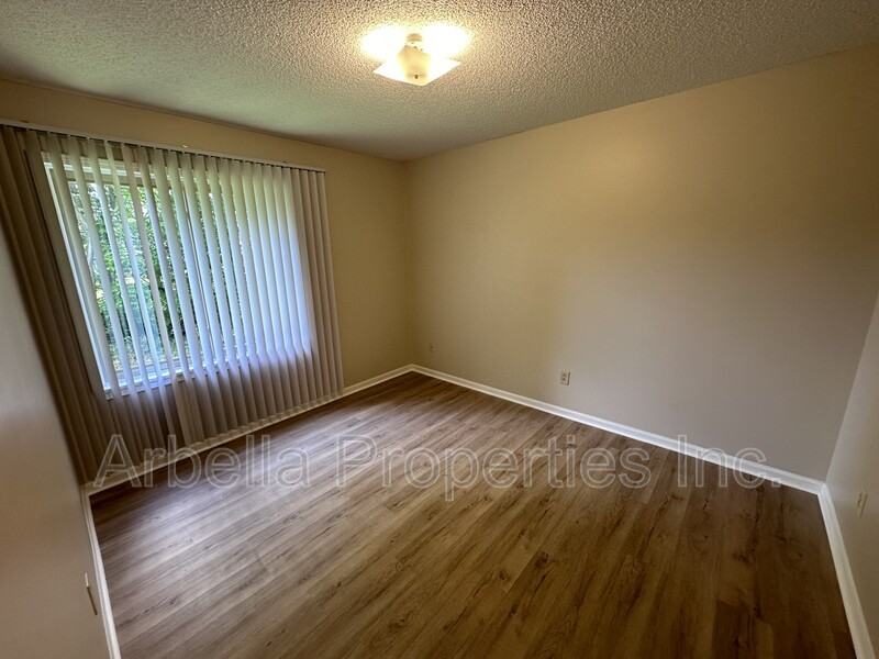 103 S Beech St #8 - Photo 7 of 10