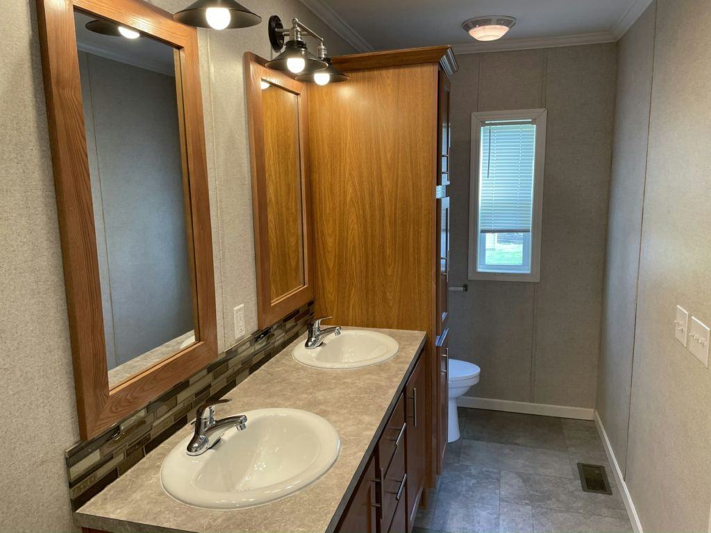 69 Elmhurst Dr - Photo 3 of 36