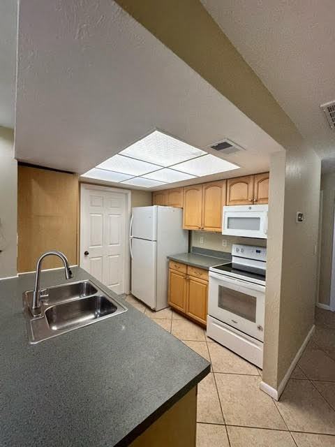 3620 Southwest 7th Place - Photo 3 of 15