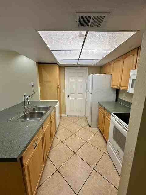 3620 Southwest 7th Place - Photo 5 of 15