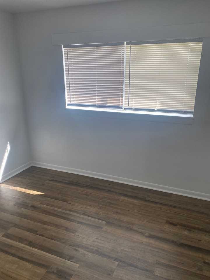 613 Jackson Avenue - Photo 2 of 11