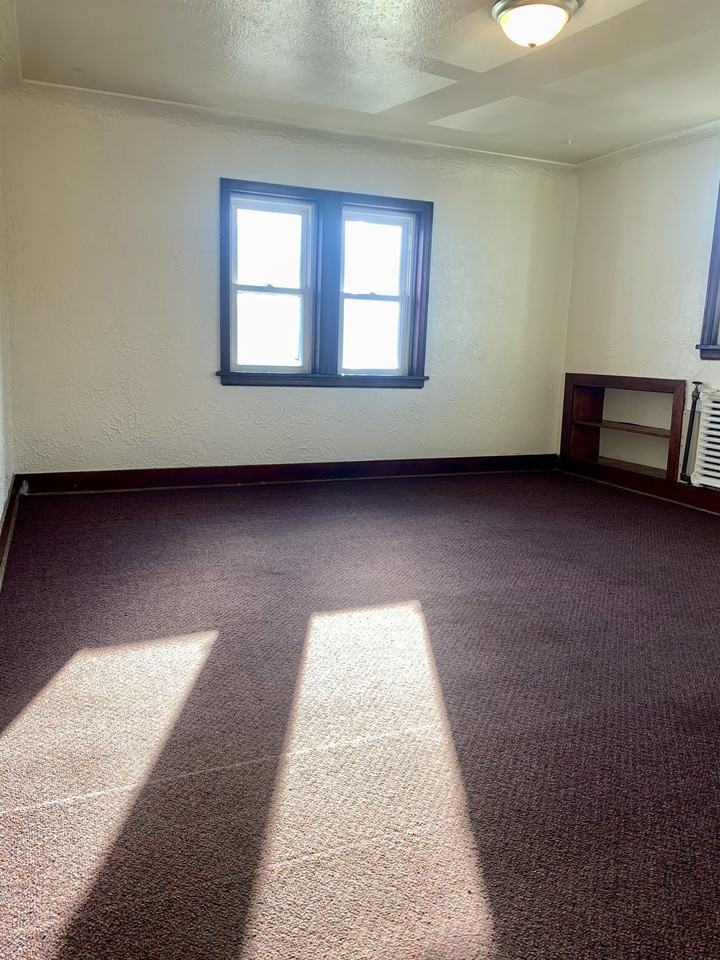 1719 3rd Avenue East - Photo 3 of 7