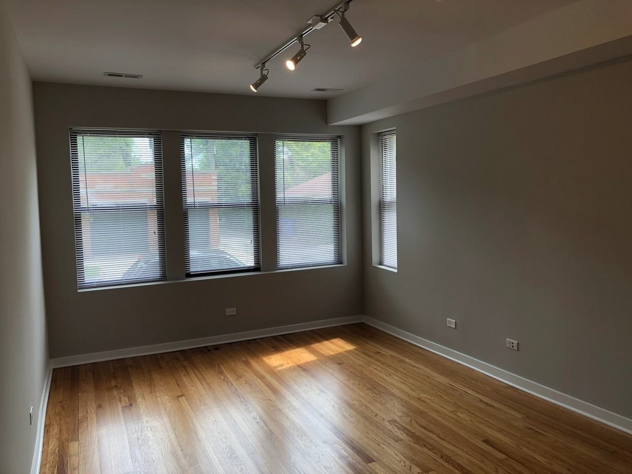 2440 W North Shore Ave #1E - Photo 2 of 11