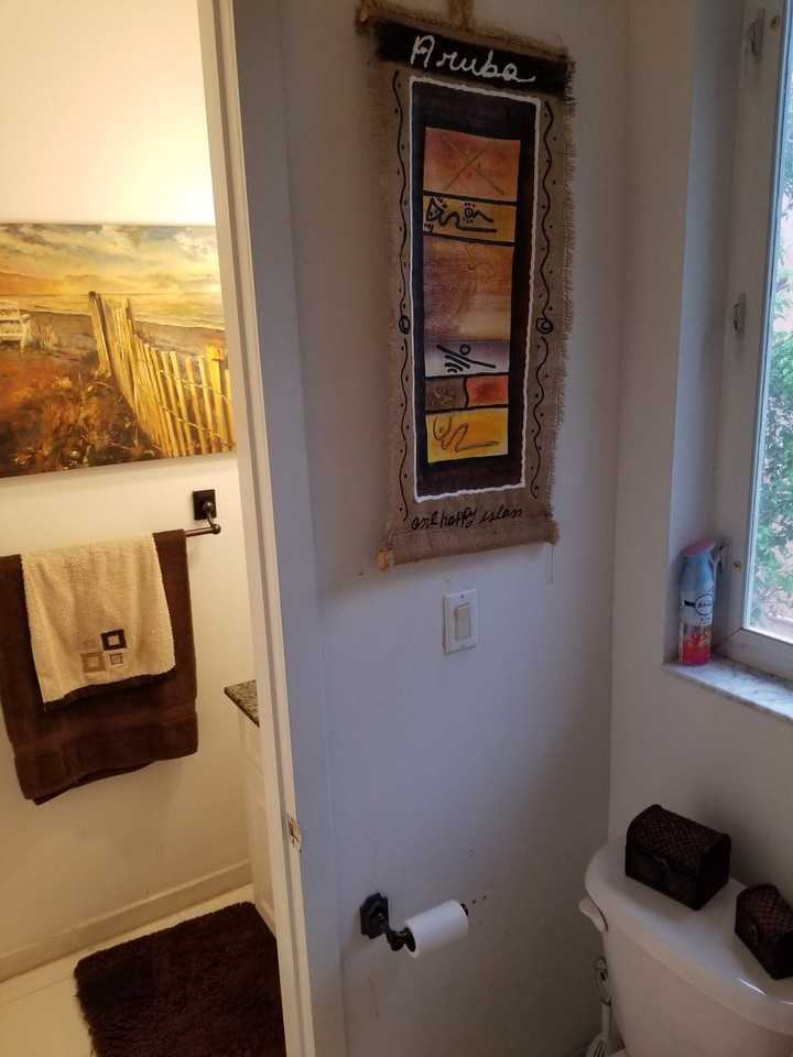 1140 Northwest 18th Place #NA - Photo 3 of 8