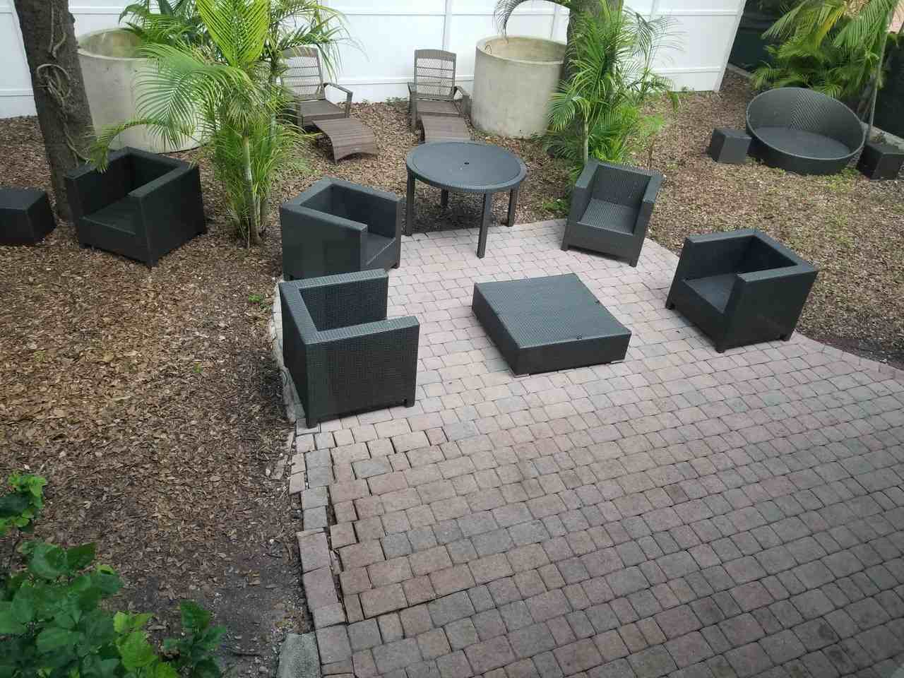 1140 Northwest 18th Place #NA - Photo 6 of 8