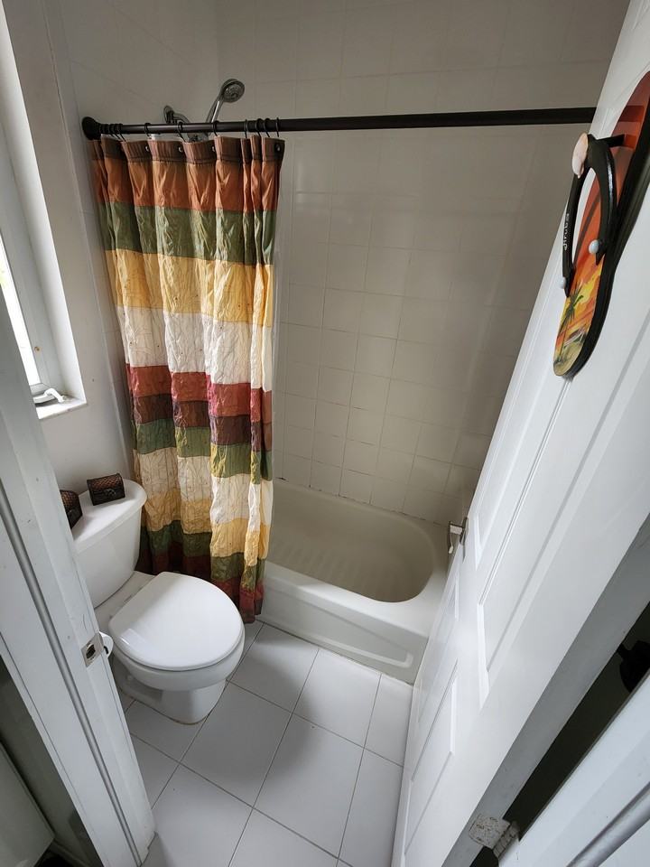 1140 Northwest 18th Place #NA - Photo 4 of 8