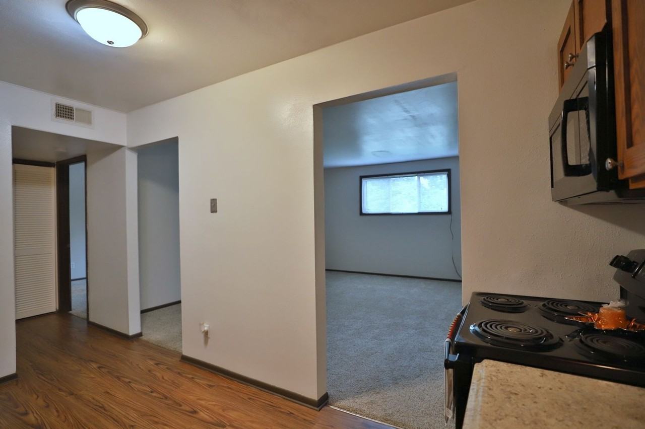Crestwood Apartment - Photo 4 of 15