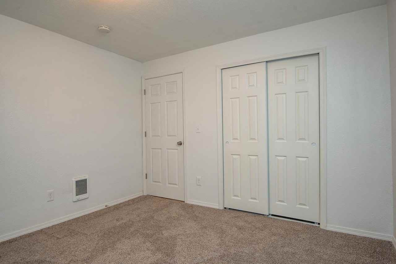2Bedoom 1Bath --- - Photo 7 of 19