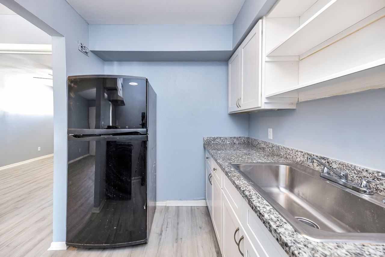 3040 Golfcrest Blvd #4 - Photo 4 of 14