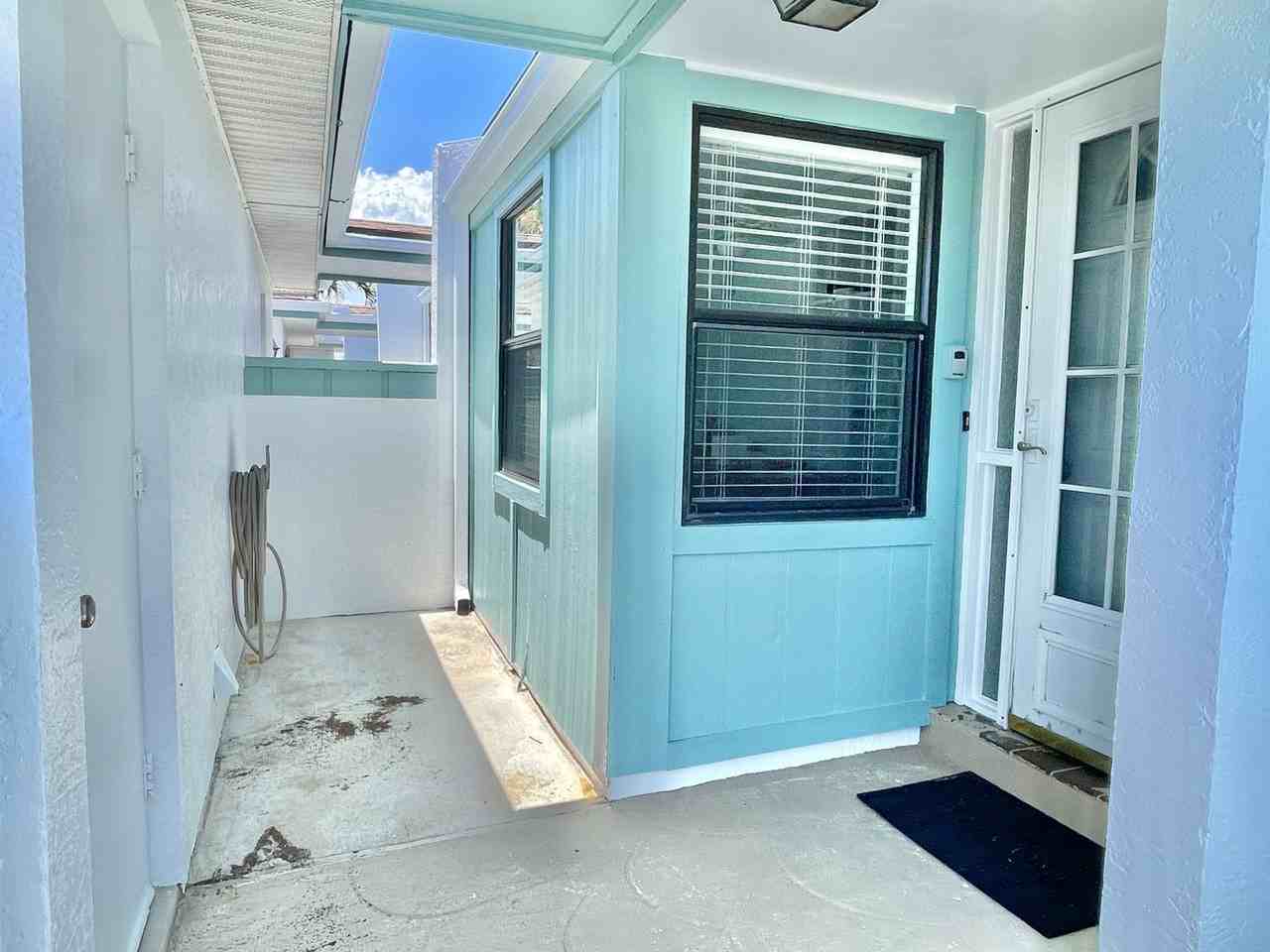 270 Queens Ct - Photo 6 of 44