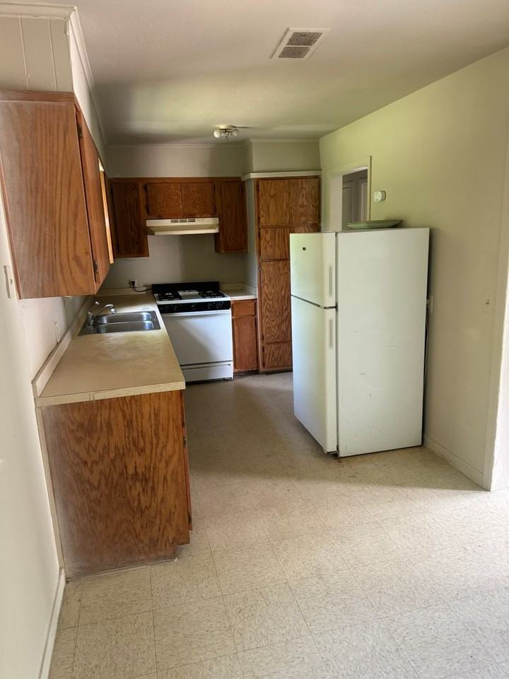 447 E 59th Pl N - Photo 3 of 7