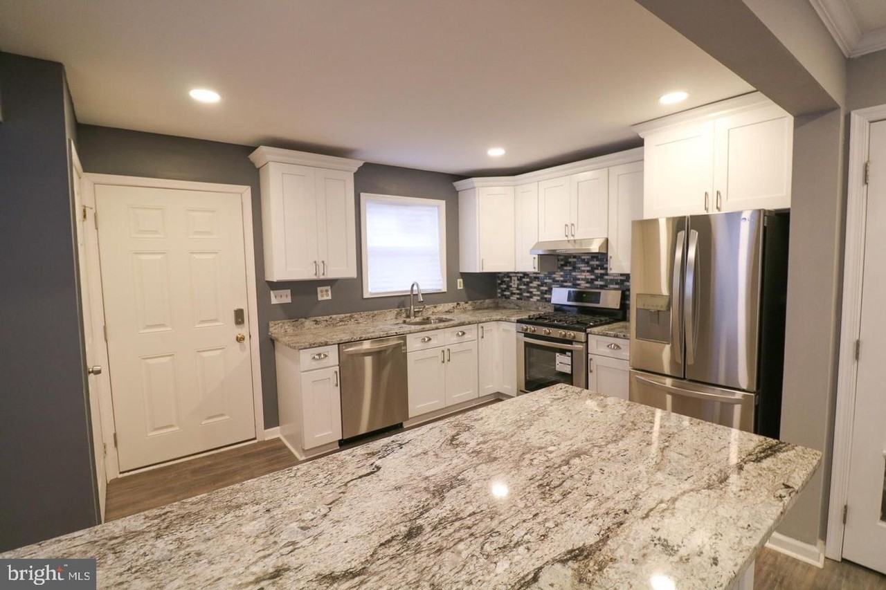 Beautiful updated 3 bed 3 bath with finished basement and THREE PARKING SPOTS - Photo 3 of 16