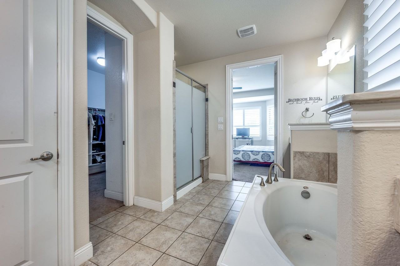 7340 Beranger Dr - Photo 4 of 25