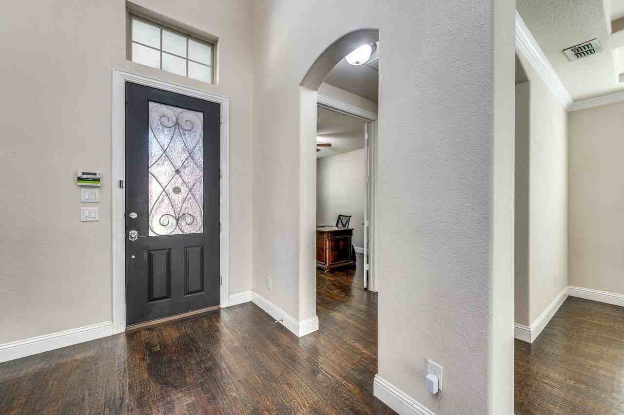 7340 Beranger Dr - Photo 5 of 25