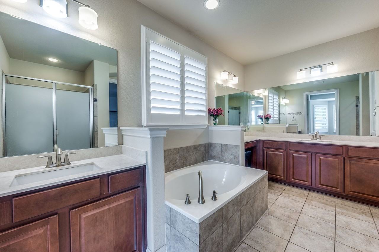 7340 Beranger Dr - Photo 6 of 25