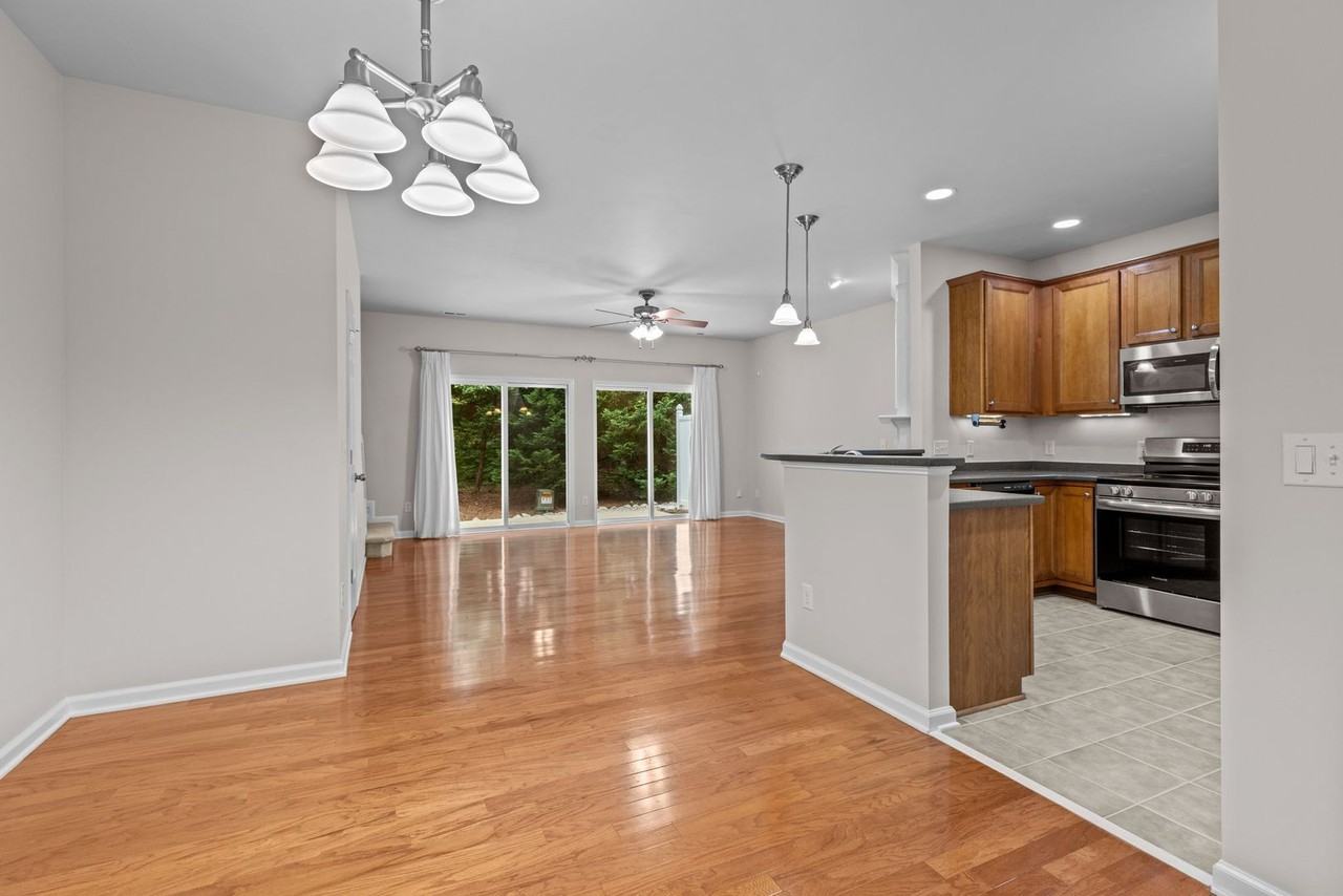 7122 Racine Way - Photo 4 of 38