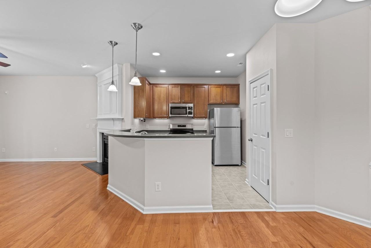 7122 Racine Way - Photo 6 of 38