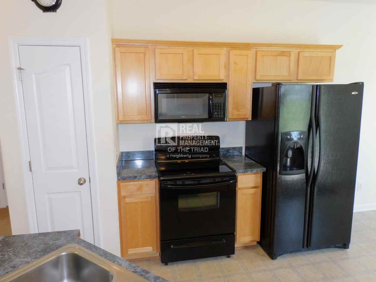 1017 Hawick Dr - Photo 3 of 30