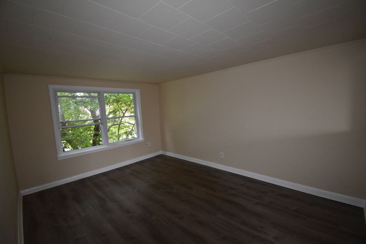 Elton Gardens - Photo 2 of 14