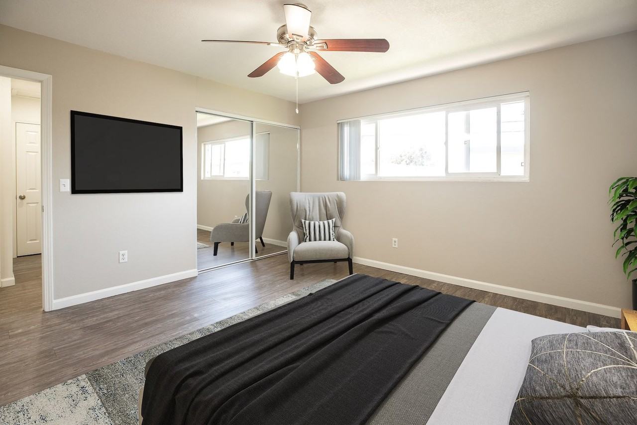 Country Squire Apartments - Photo 3 of 28