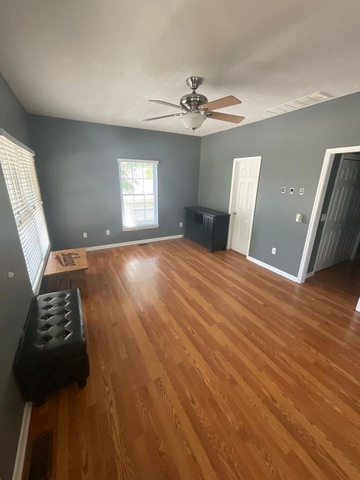 313 E 16th St - Photo 3 of 26