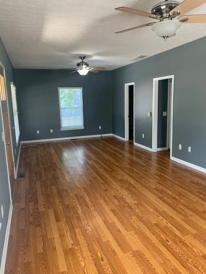 313 E 16th St - Photo 4 of 26