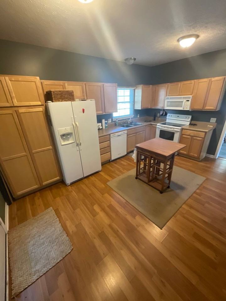 313 E 16th St - Photo 7 of 26