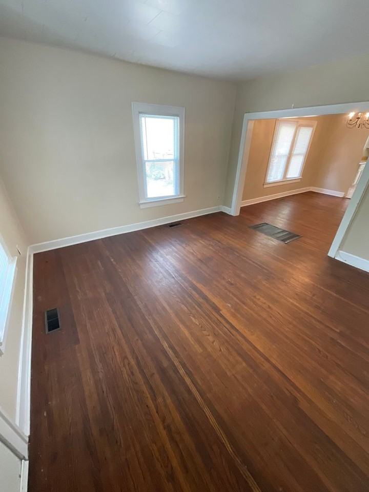 315 E 16th St - Photo 2 of 21