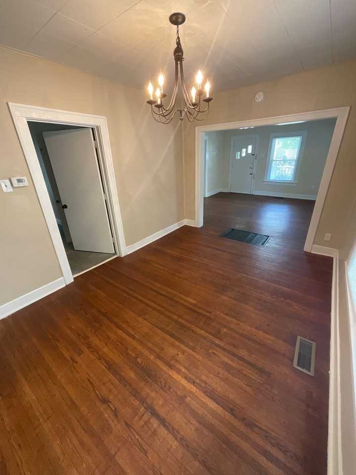 315 E 16th St - Photo 4 of 21