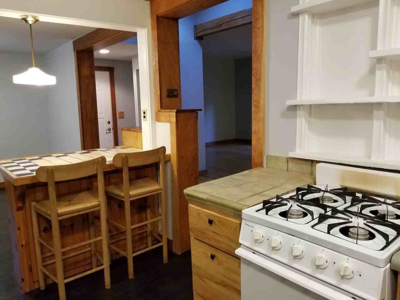 310 East 16th Street - Photo 4 of 29