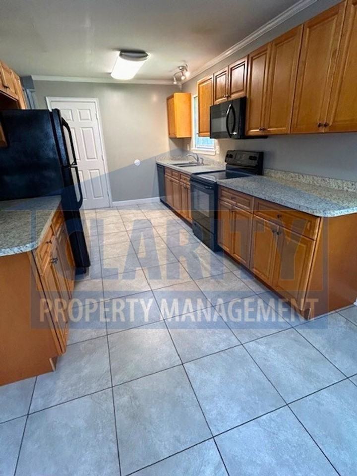 3775 36th St Se - Photo 7 of 25