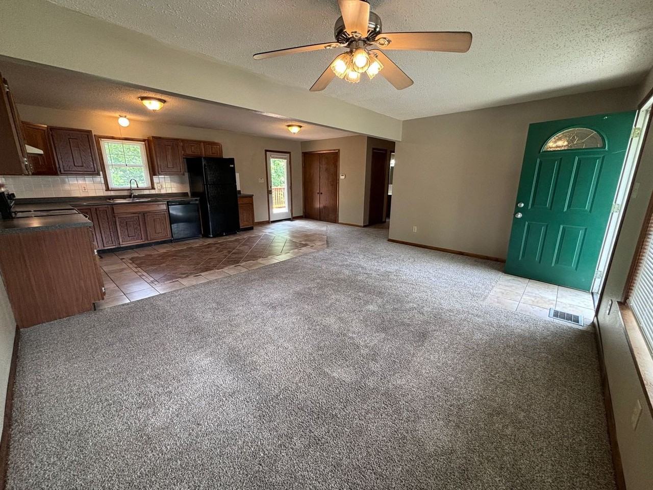 610 S Fairview Ave - Photo 3 of 16