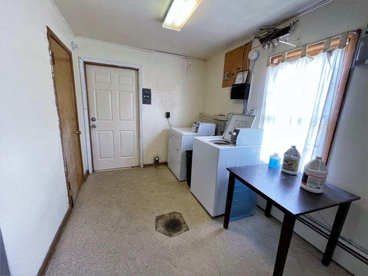 1104 N Burr - Photo 2 of 3