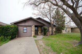 2922 N Oakes St - Photo 1 of 1