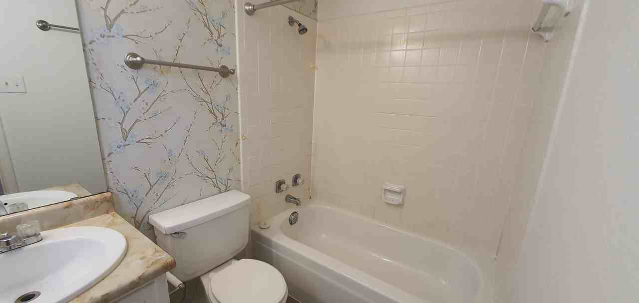 2922 N Oakes St - Photo 4 of 23