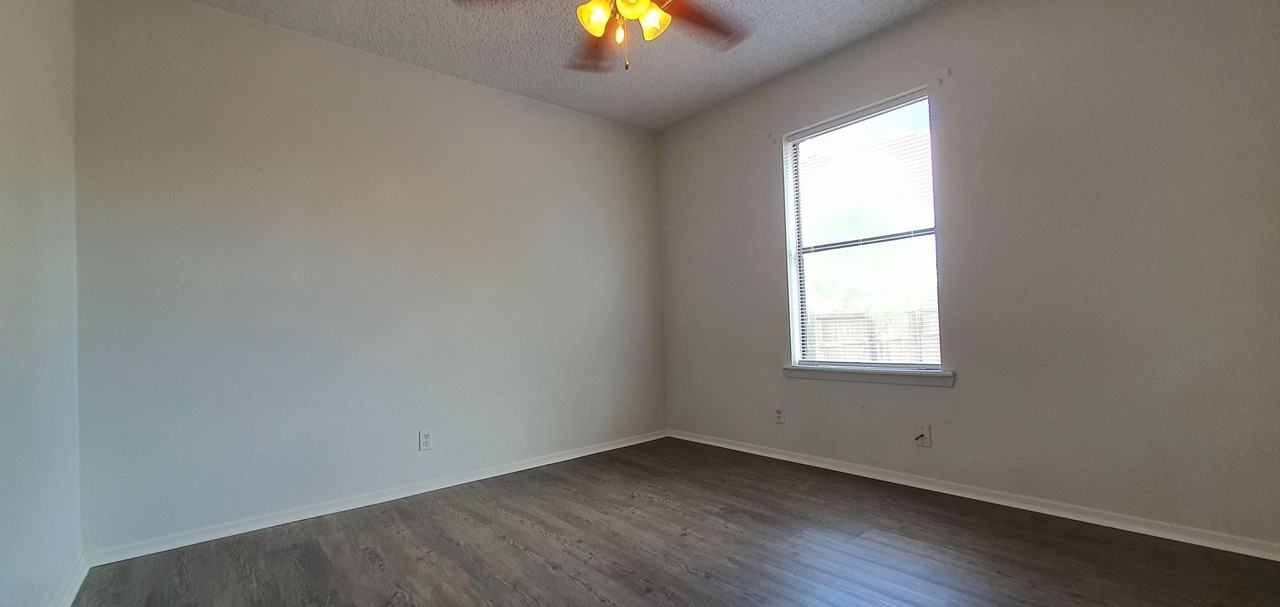 2922 N Oakes St - Photo 6 of 23