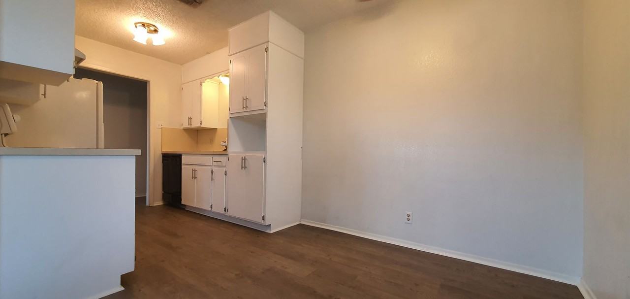 2922 N Oakes St - Photo 5 of 23