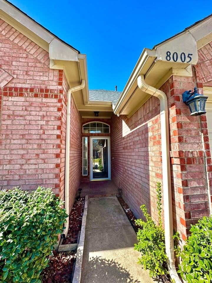 8005 Paloverde Dr - Photo 4 of 24