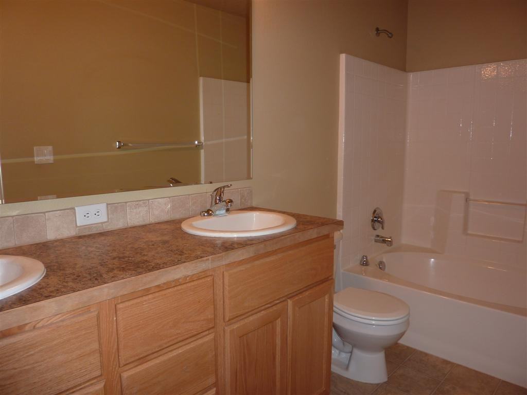 833 Chicago St - Photo 5 of 6