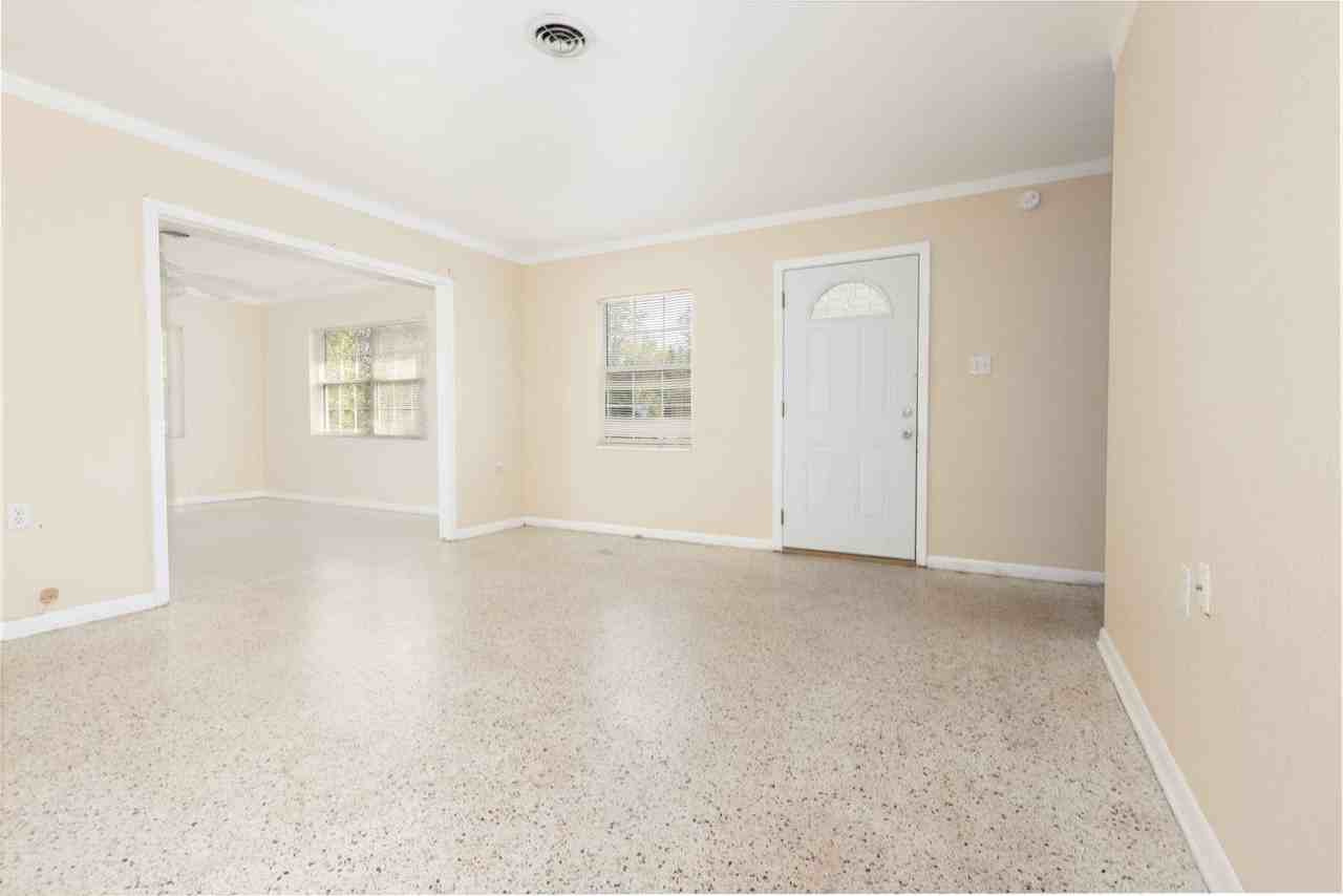 9131 Se 156th St - Photo 2 of 12
