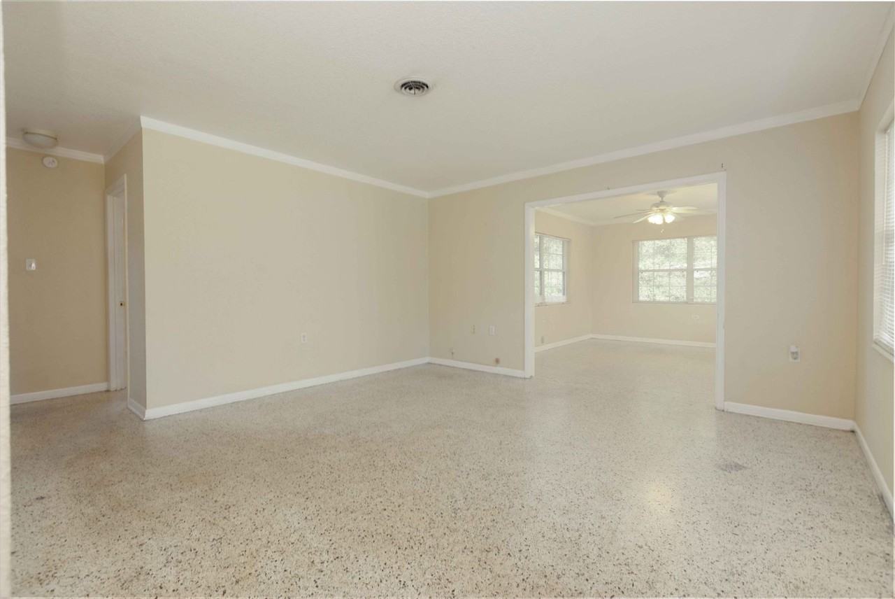 9131 Se 156th St - Photo 3 of 12