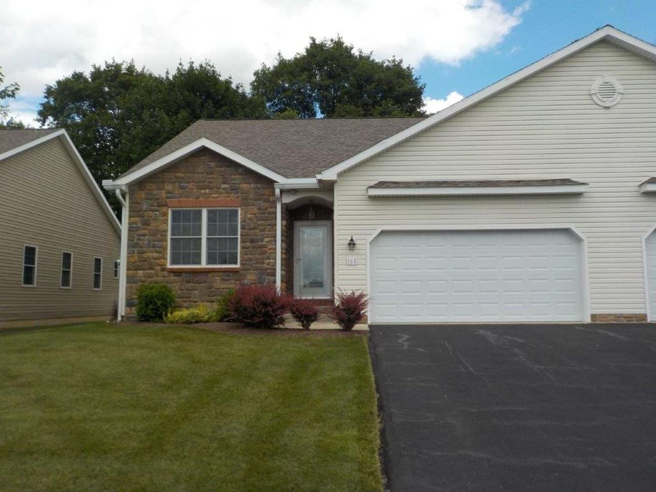 168 Rosewood Cv - Photo 2 of 22