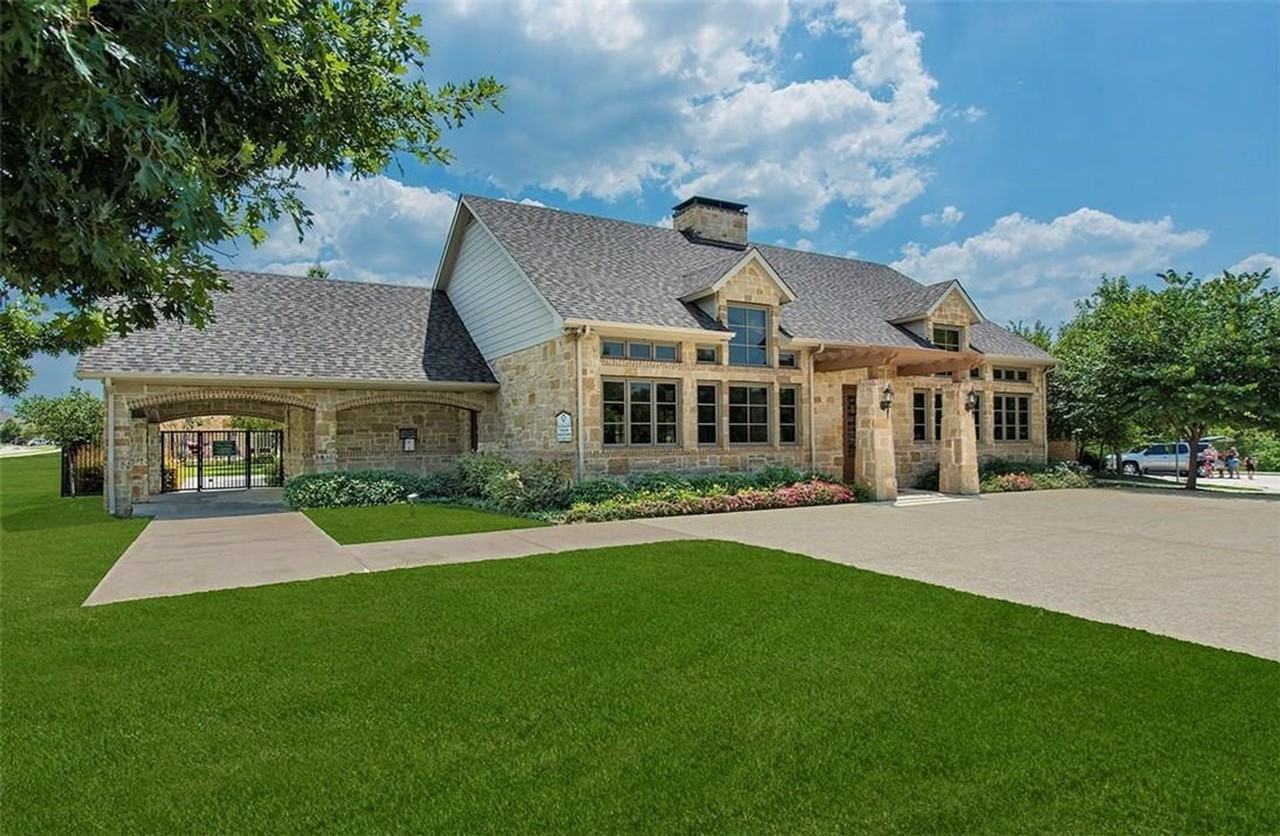 508 Fossil Creek Dr - Photo 2 of 12