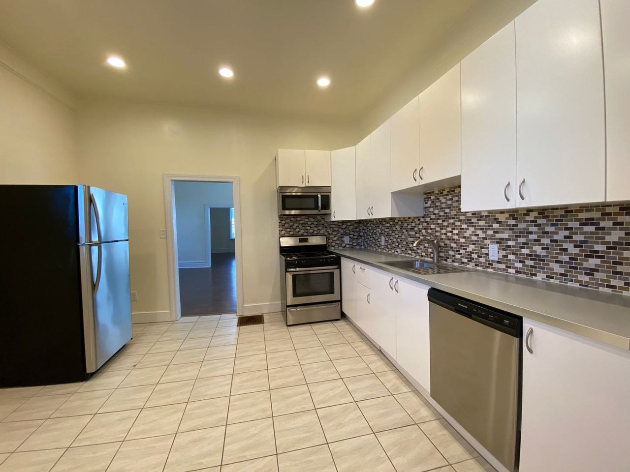 2300 Spring St - Photo 6 of 23