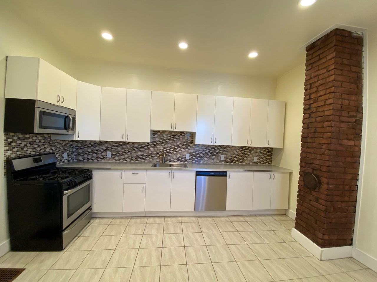 2300 Spring St - Photo 7 of 23