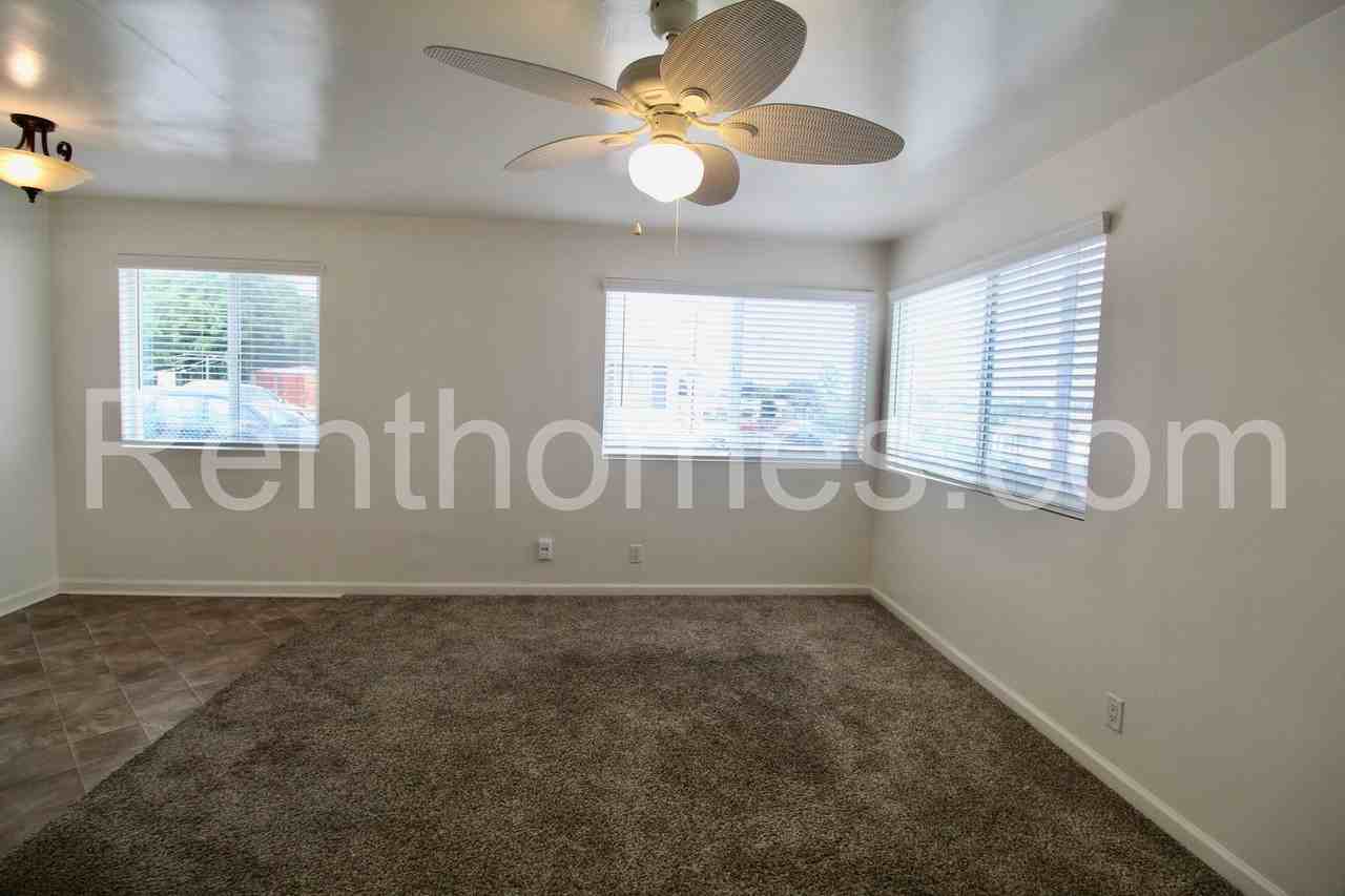2345 Comstock St - Photo 4 of 22