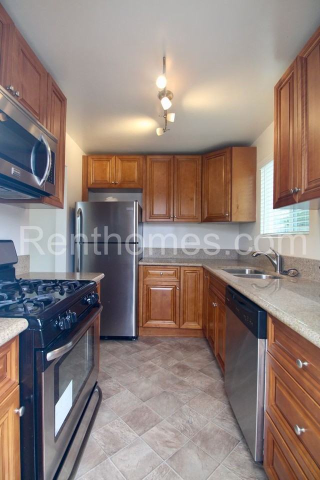 2345 Comstock St - Photo 6 of 22