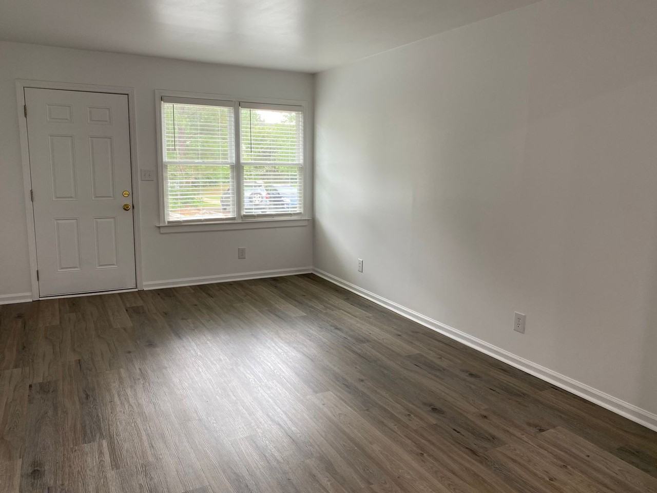 525 Bashford Rd - Photo 2 of 14