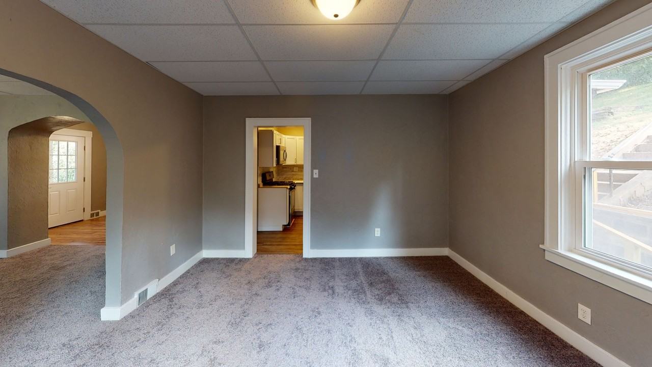 4222 Perrysville Ave - Photo 5 of 19